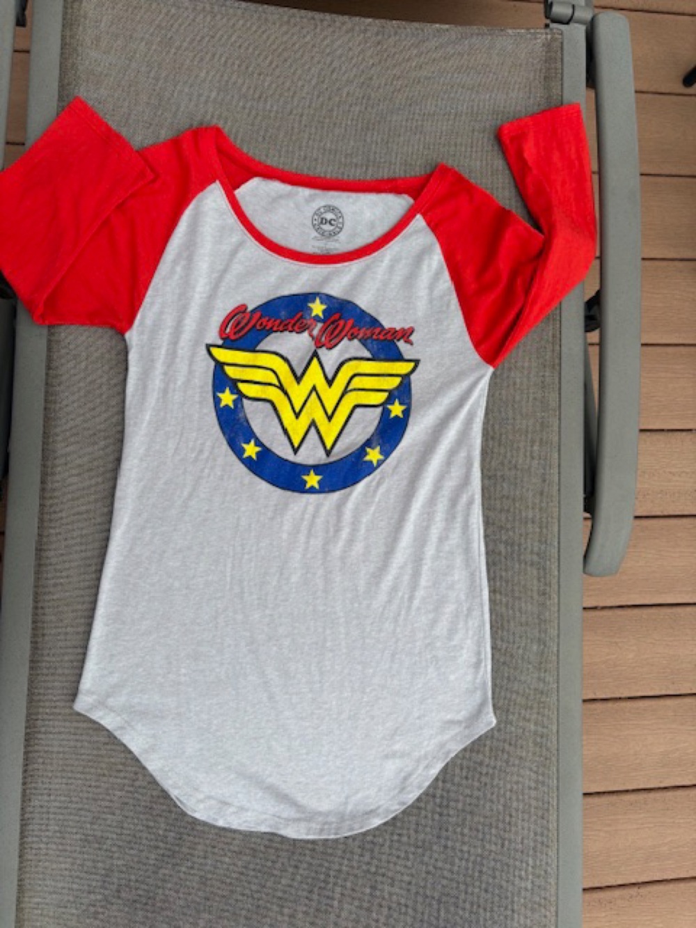 Wonder Woman contrasted 3/4 sleeves sz L Juniors